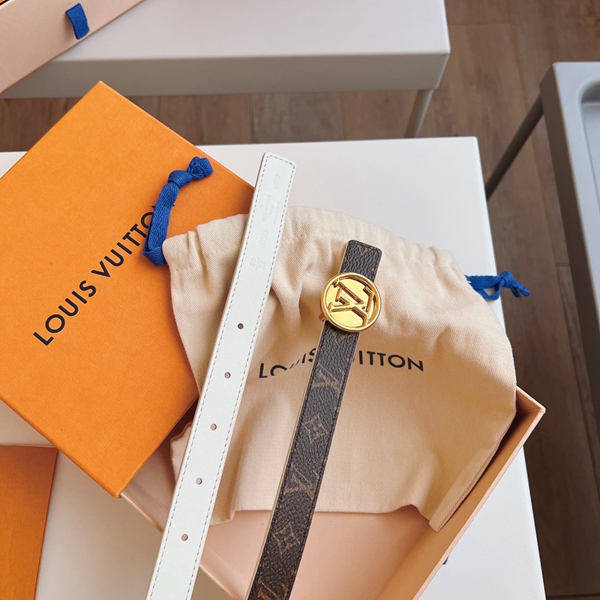 ルイヴィトンベルト背面デザイン